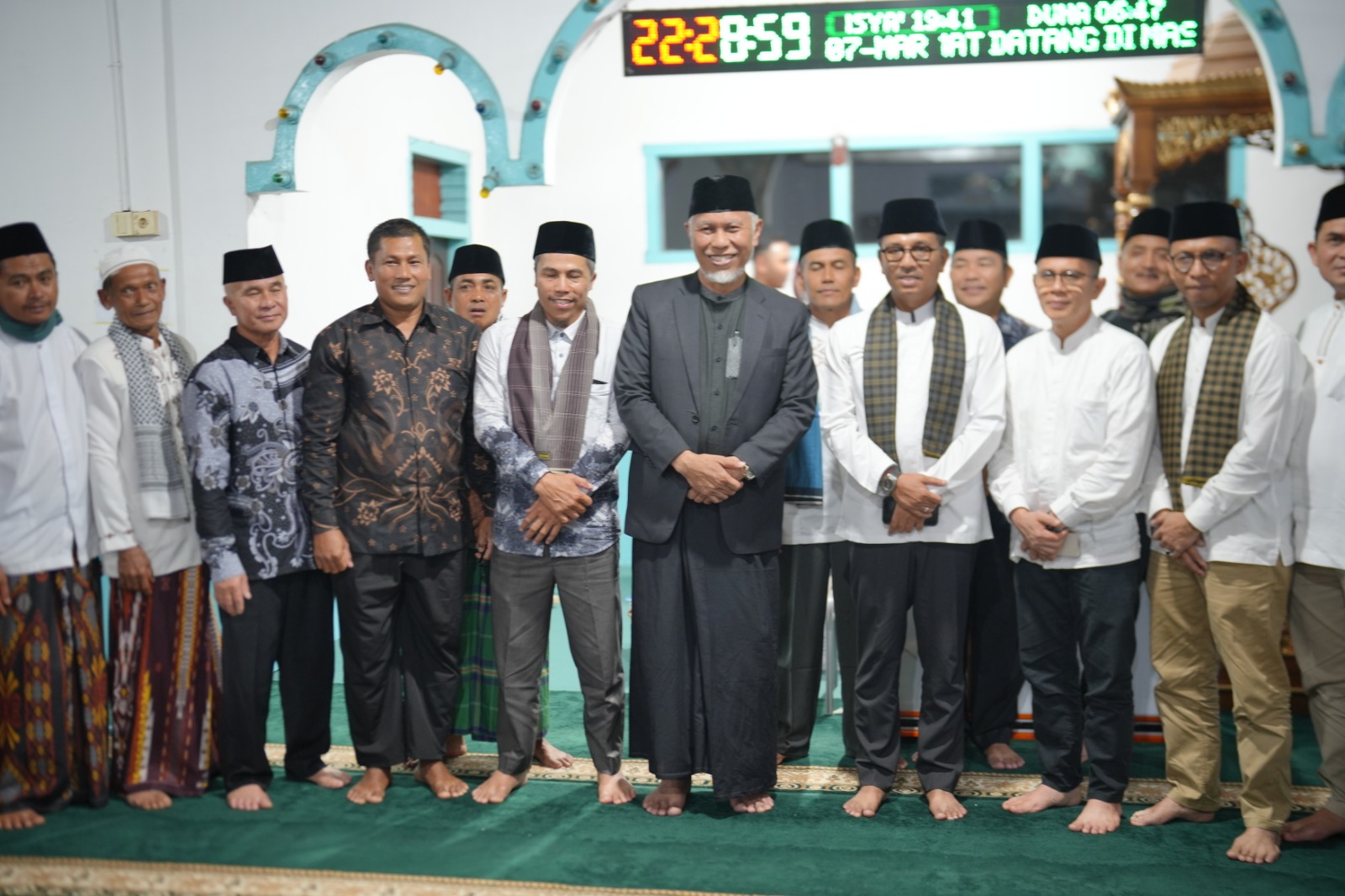 Gubernur Mahyeldi Tekankan Sinergi Provinsi–Kabupaten saat Safari Ramadan di Solok Selatan