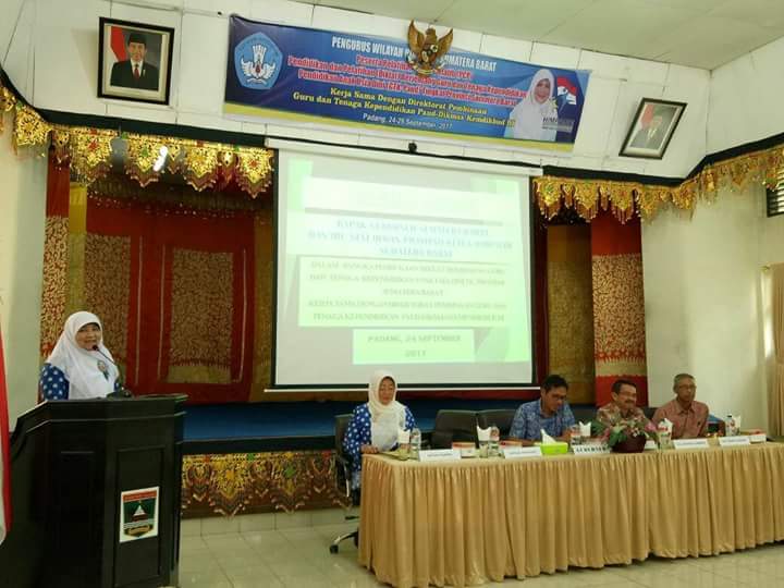 Ketua HIMPAUDI Sumbar menghadiri Diklat Berjenjang Guru dan Tenaga Kependidikan Anak Usia Dini tingkat Provinsi Sumatera Barat
