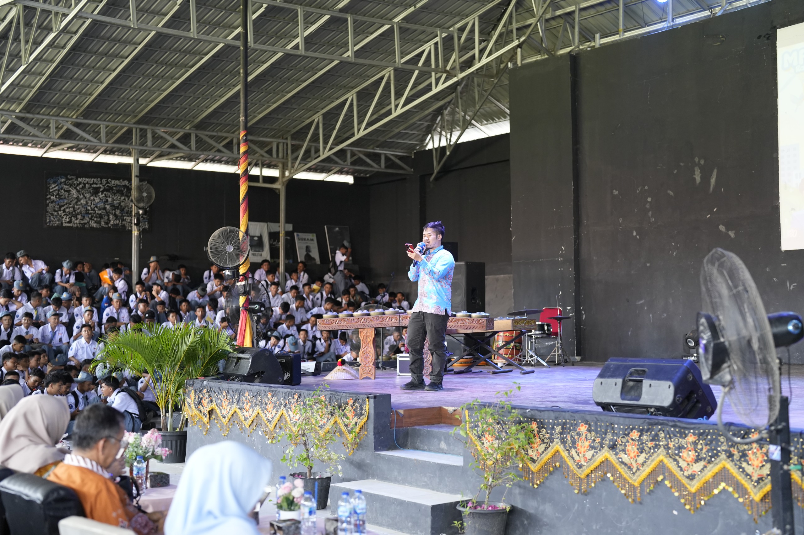 Antisipasi Gaming Disorder, Diskominfotik Sumbar Edukasi Ratusan Siswa Baru di MPLS SMKN Padang