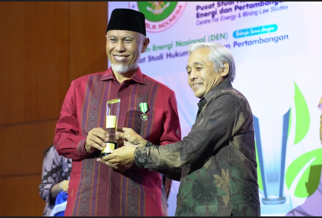 Serius Mengoptimalkan Penggunaan EBT, Sumbar Raih Anugerah DEN 2022