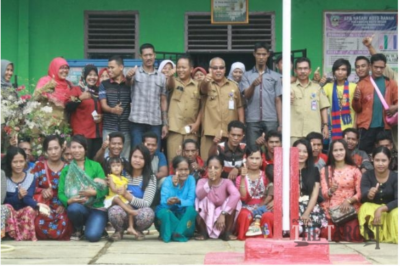  25 Orang Suku Anak Dalam Ikut Sambut Pak Jokowi di Sport Center