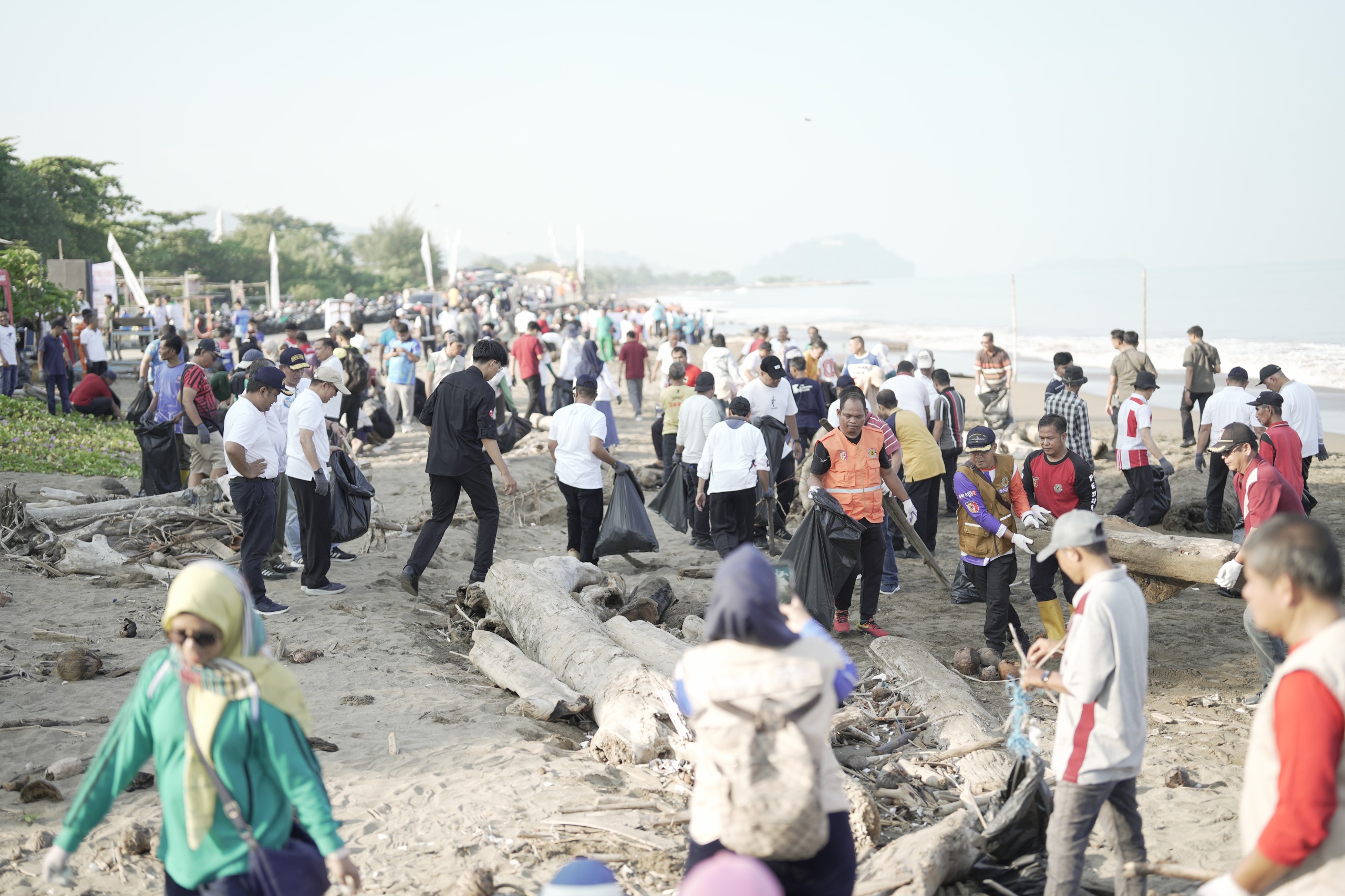 Momentum Hari Lingkungan Hidup Sedunia,  Gubernur Sumbar Bongkar Fakta Antrean BBM Subsidi di SPBU Mengalir ke Tambang Ilegal