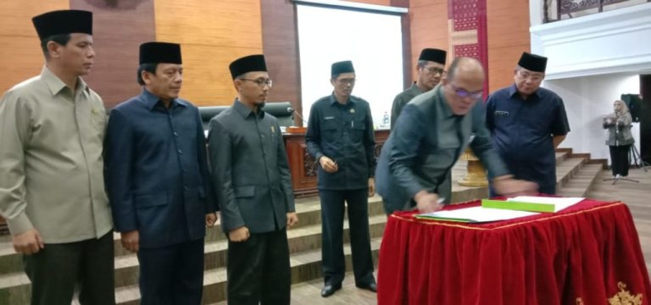 Sah. APBD Sumbar Tahun 2020 Sebesar Rp 7,3 Trilun