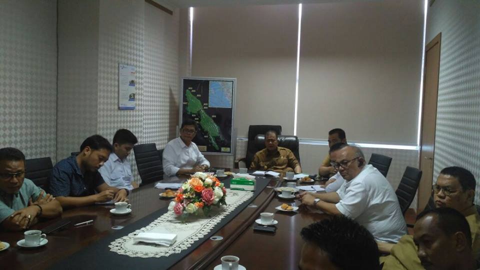 Wagub Nasrul Abit, Dukung Pembangunan Rusunawa Di Sumbar  Ruangan Rapat Wagub - Kota Padang masuk dalam rencana 10 K