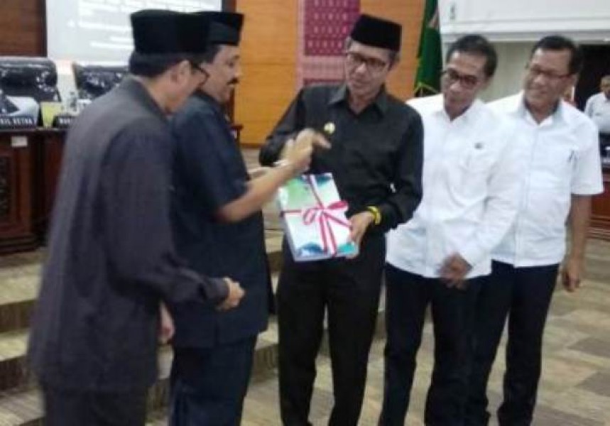 Gubernur Sampaikan RKUPA PPAS APBD 2019