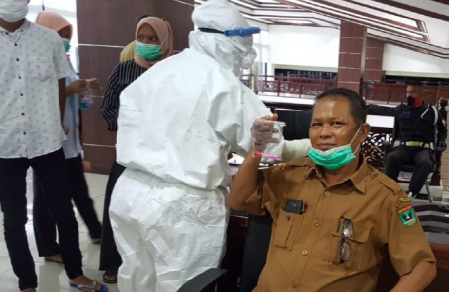 Sekretariat DPRD Sumbar Lakukan Tes Swab Lanjutan