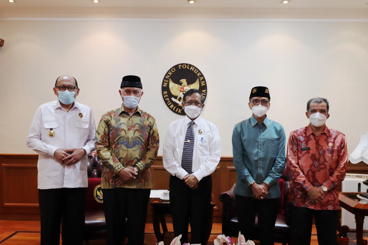 GUBERNUR SUMBAR TEMUI MENKOPOLHUKAM MENINDAKLANJUTI PERCEPATAN PEMBANGUNAN MONUMEN BELA NEGARA