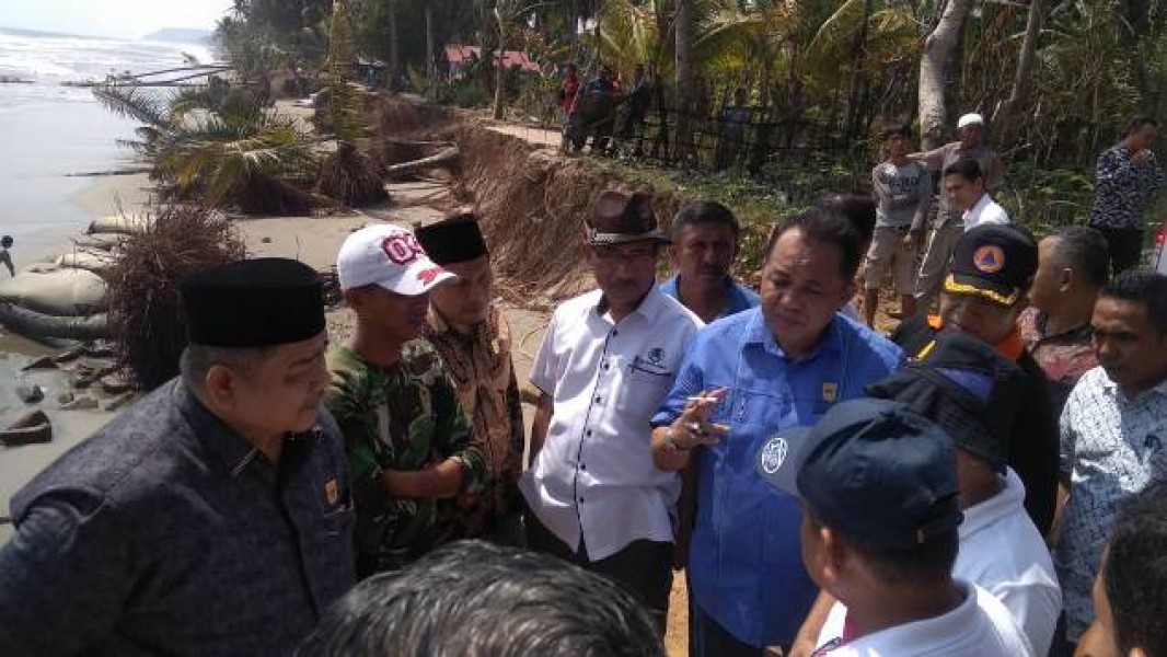 Anggota DPRD Sumbar Dapil 8 TInjau Abrasi Pantai di Pessel