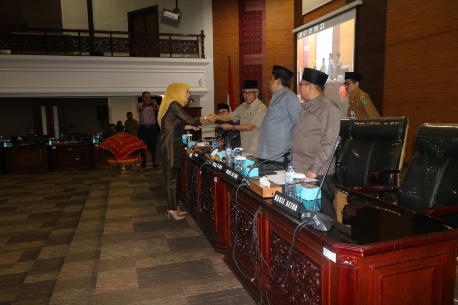Rapat Paripurna Terkait Penyampaian Pandangan Umum Fraksi terhadap Ranperda Tentang Perubahan Ketiga Perda Retribusi Jasa Umum