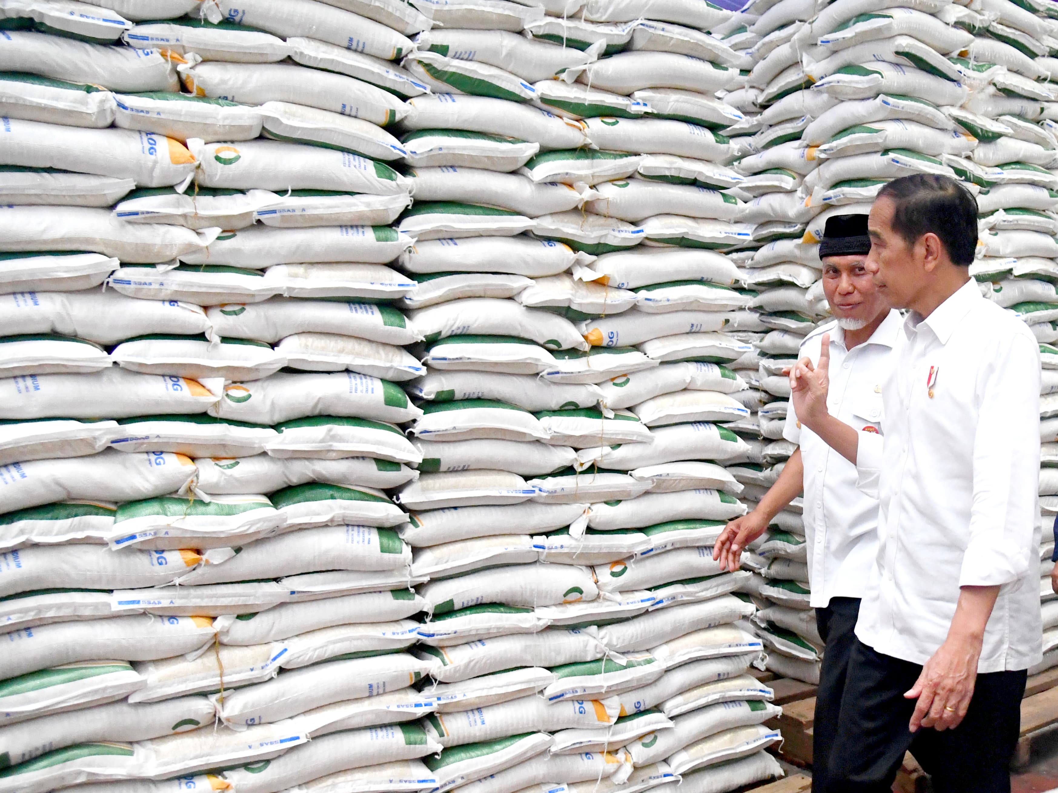Presiden Jokowi: Cadangan Beras Harus Ada Meski Produksi Surplus