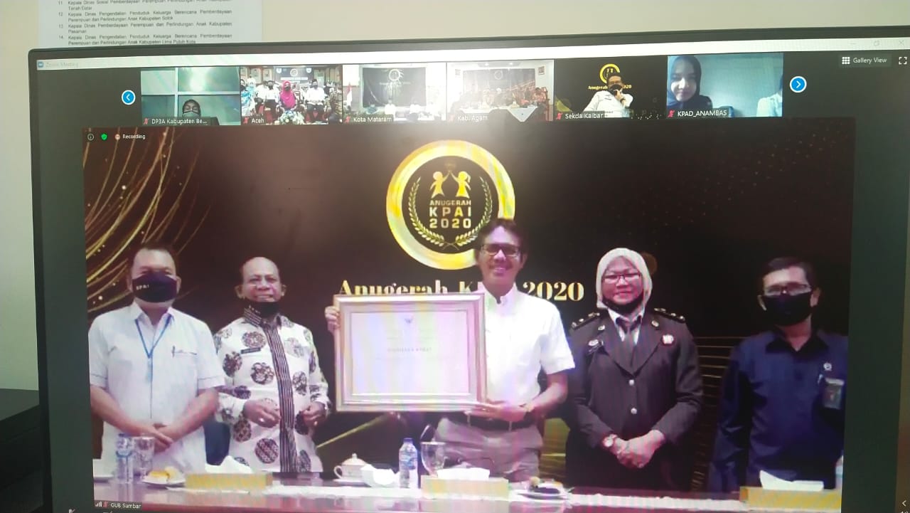 SUMBAR RAIH PENGHARGAAN ANUGRAH KPAI TAHUN 2020