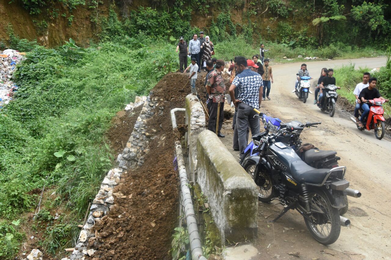 Komisi IV meminta pemerintah daerah, segera bangun penampungan sementara untuk pedagang pasa ateh