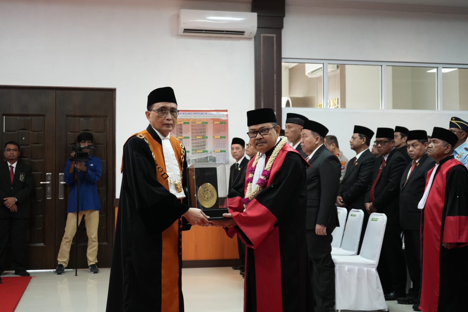 Ketua Mahkamah Agung RI Lepas Purnabakti Ketua Pengadilan Tinggi Padang