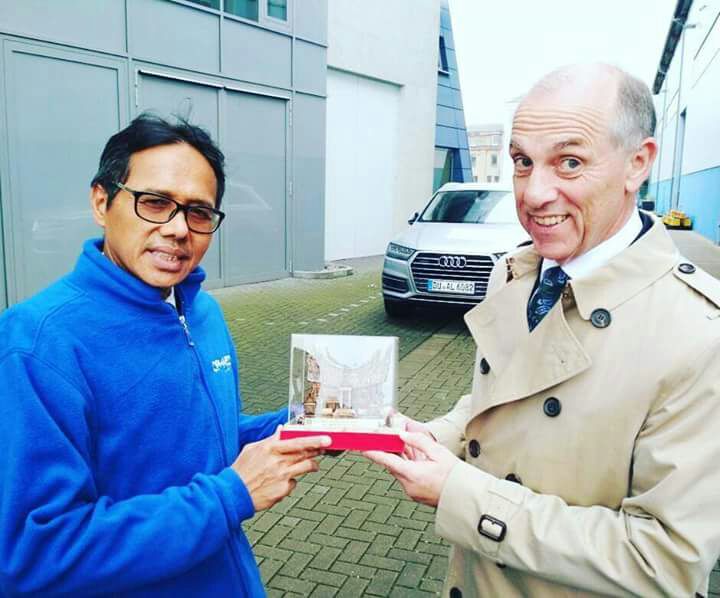 Miniatur Rumah Gadang Sebagai Cinderamata