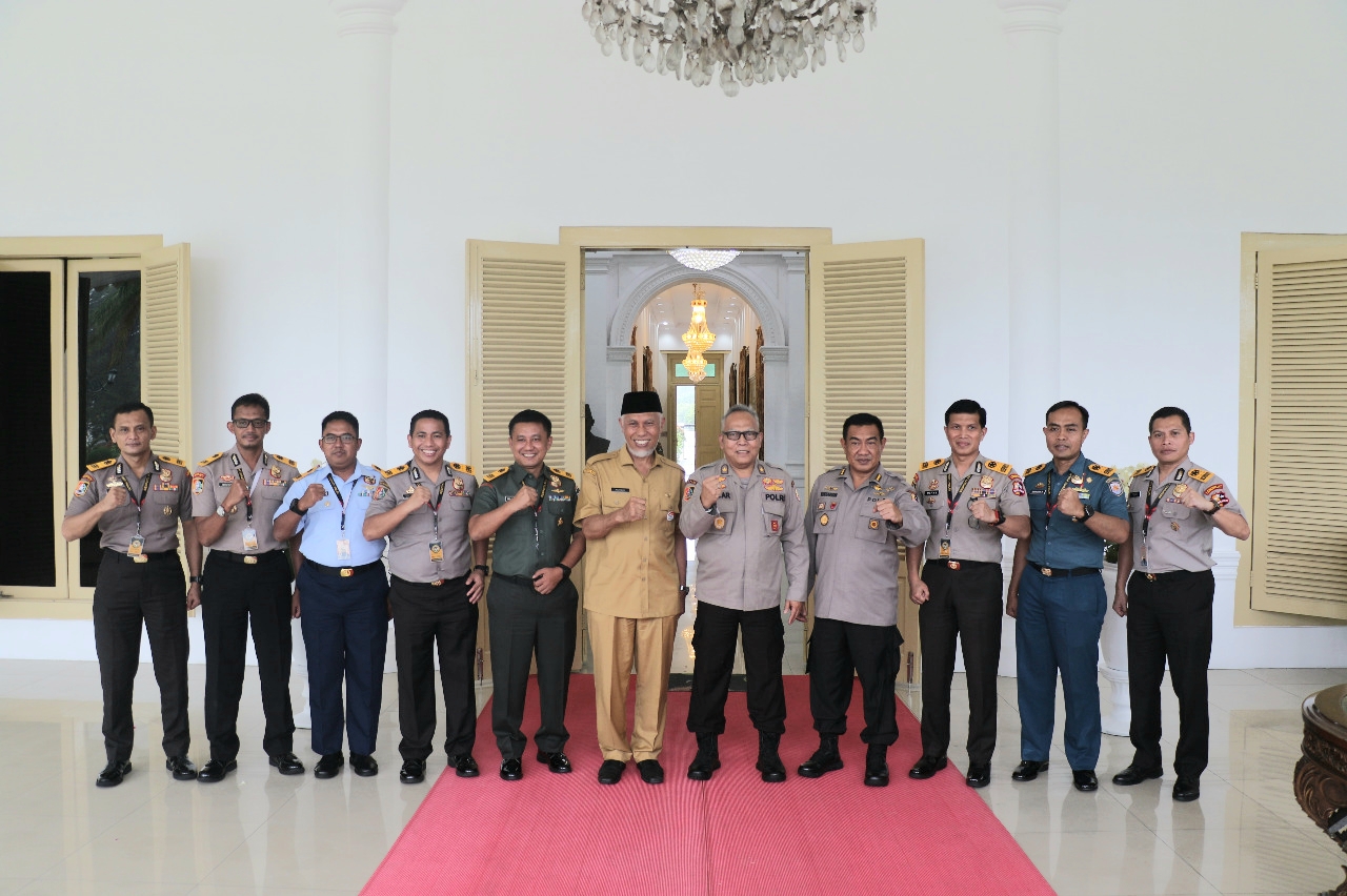 Praktik Kerja Dalam Negeri ke Pemprov Sumbar, Gubernur Mahyeldi Terima 8 Siswa Sespimti