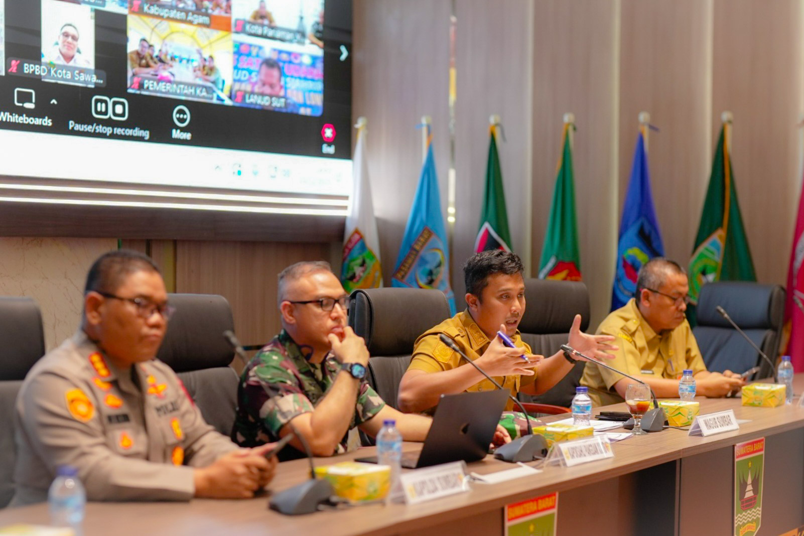 Wagub Vasko Ruseimy Desak Percepatan Data Bencana, Soroti Huntara dan Pemulihan Ekonomi di Sumbar