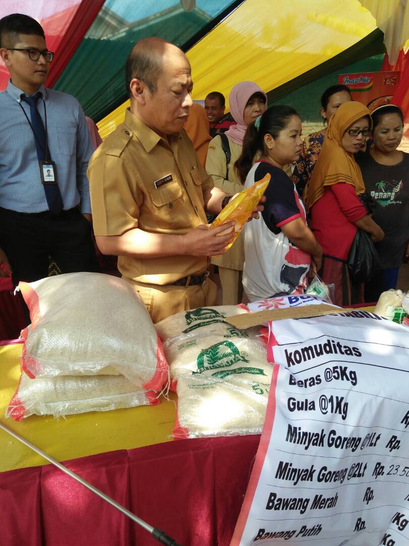 DISPERINDAG SUMBAR MENGADAKAN PASAR MURAH