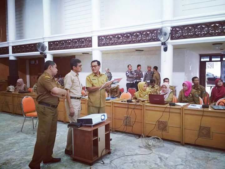 Gubernur Sumbar Pantau Langsung Penyempurnaan LAKIP OPD Provinsi