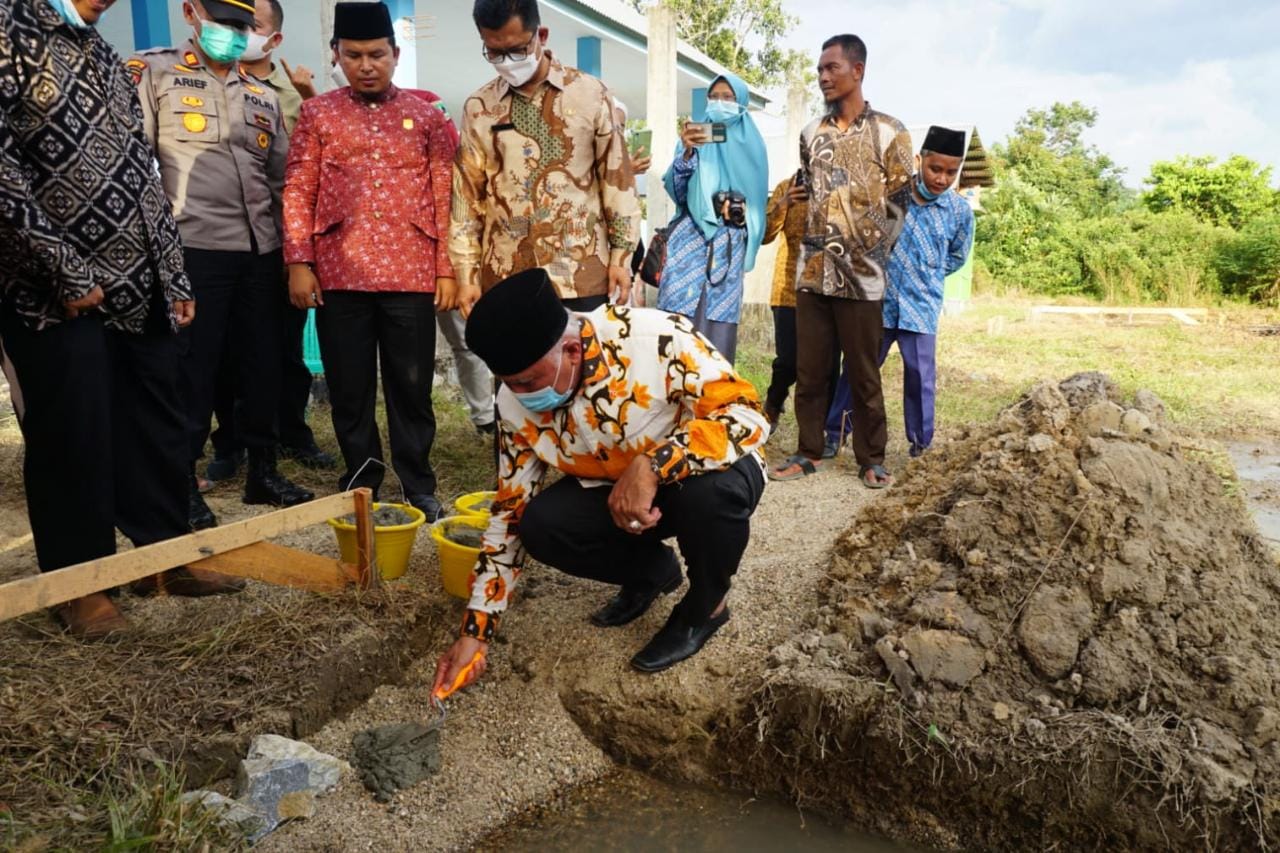 Luncurkan Green School di Sijunjung, Buya Mahyeldi: Perhatian Pada Pendidikan Adalah Bekal Indonesia Emas 2045