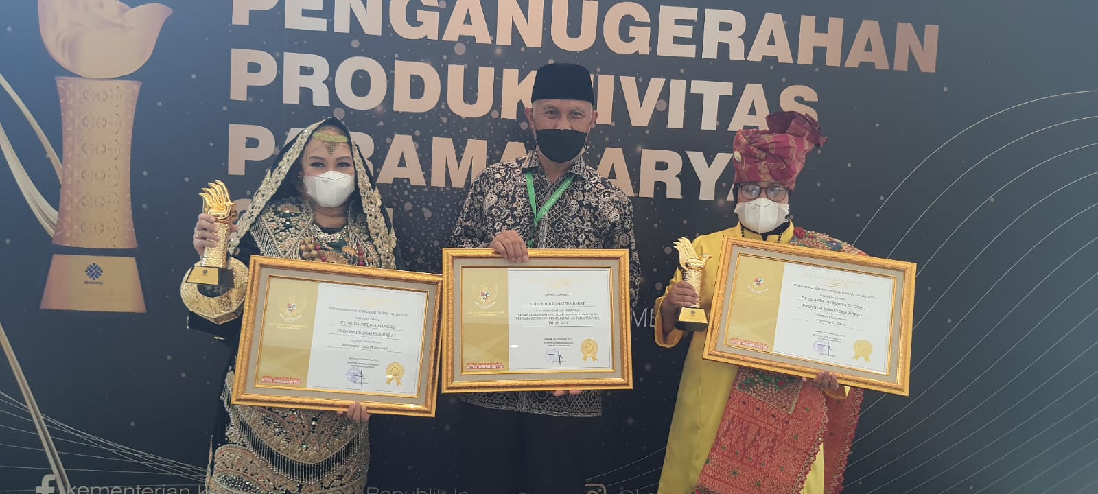 Peduli UMKM, Pemprov Sumbar Terima Penghargaan Pramakarya