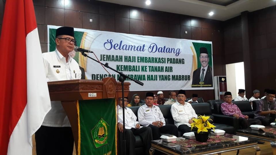 Wagub Nasrul Abit Terima Secara Resmi Jemah Haji Debarkasi Padang