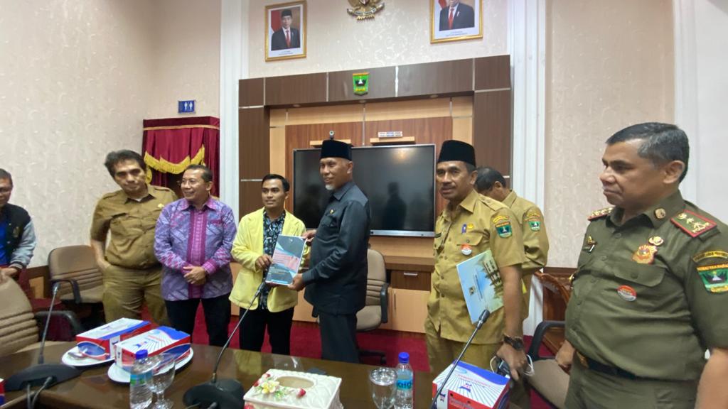 Satu Suara Dengan Aliansi BEM SB, Gubernur Sumbar Komit Perjuangkan Nasib Petani