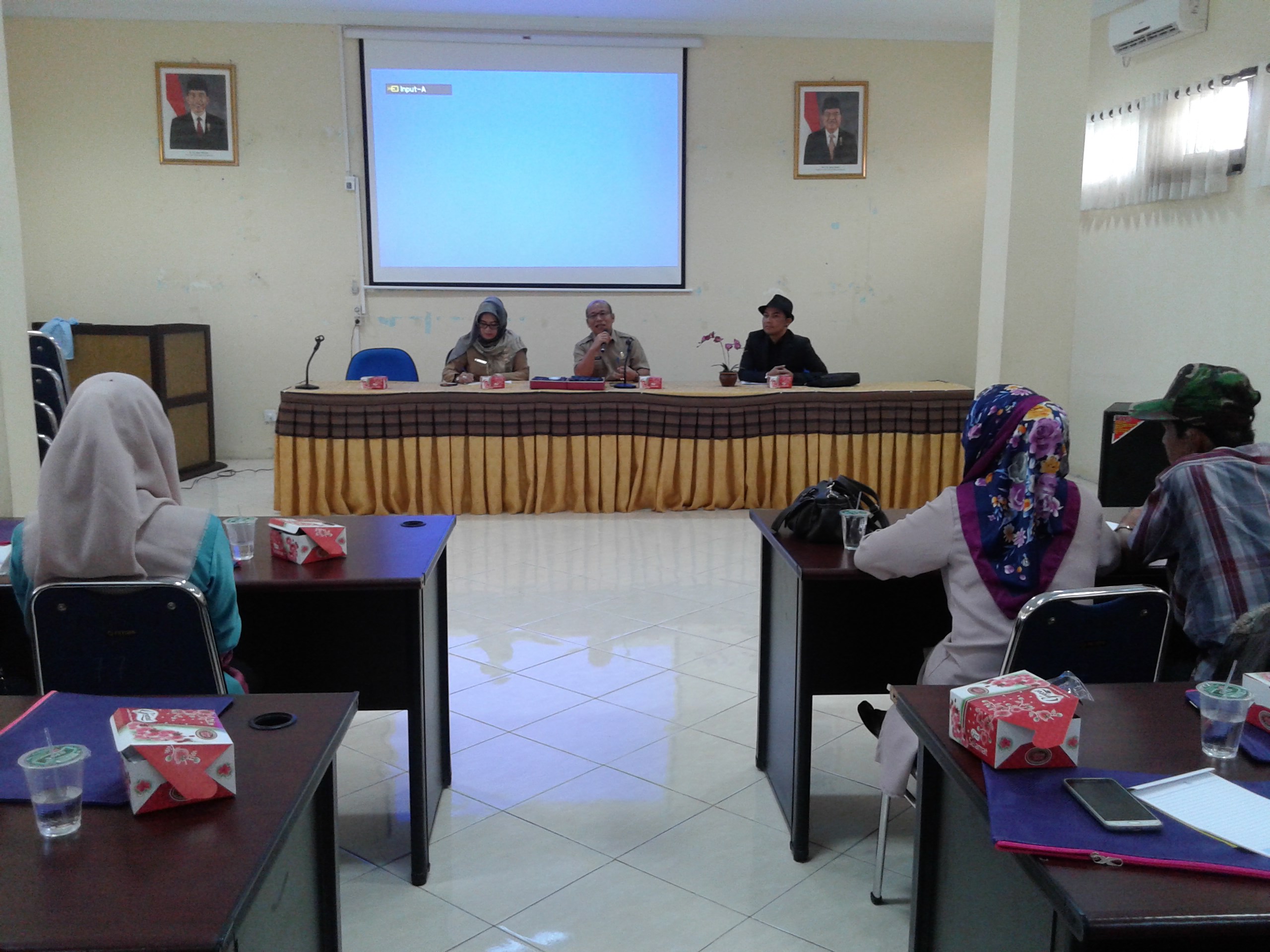 PEMBEKALAN LOMBA DESAIN TENUN KEPADA IKM