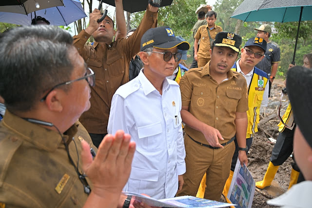 Wagub Vasko Dampingi Menteri PU Tinjau Kerusakan Infrastruktur Pascabencana di Sumbar
