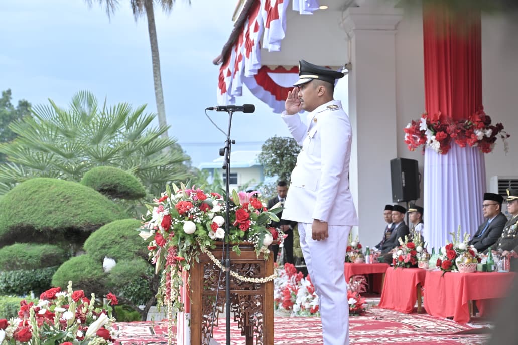Pimpin Upacara Penurunan Bendera, Wagub Sumbar Ajak Generasi Muda Teladani Semangat Pahlawan