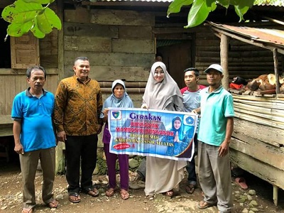 Serahkan Bantuan RTLH Melalui Program DMD