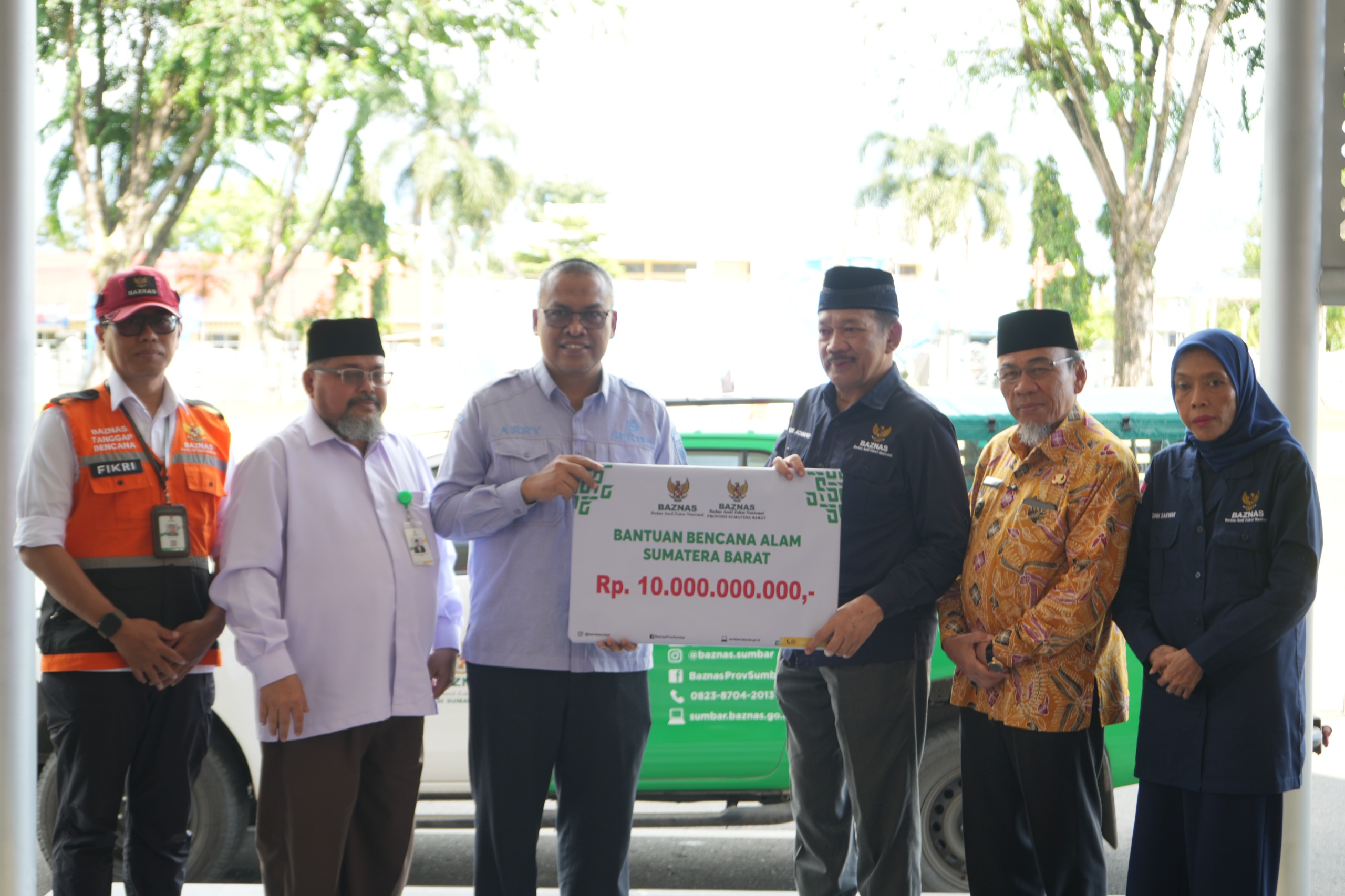 Peduli Bencana Sumbar, Baznas RI Salurkan Bantuan Rp10 Miliar dan Mobil Hilux