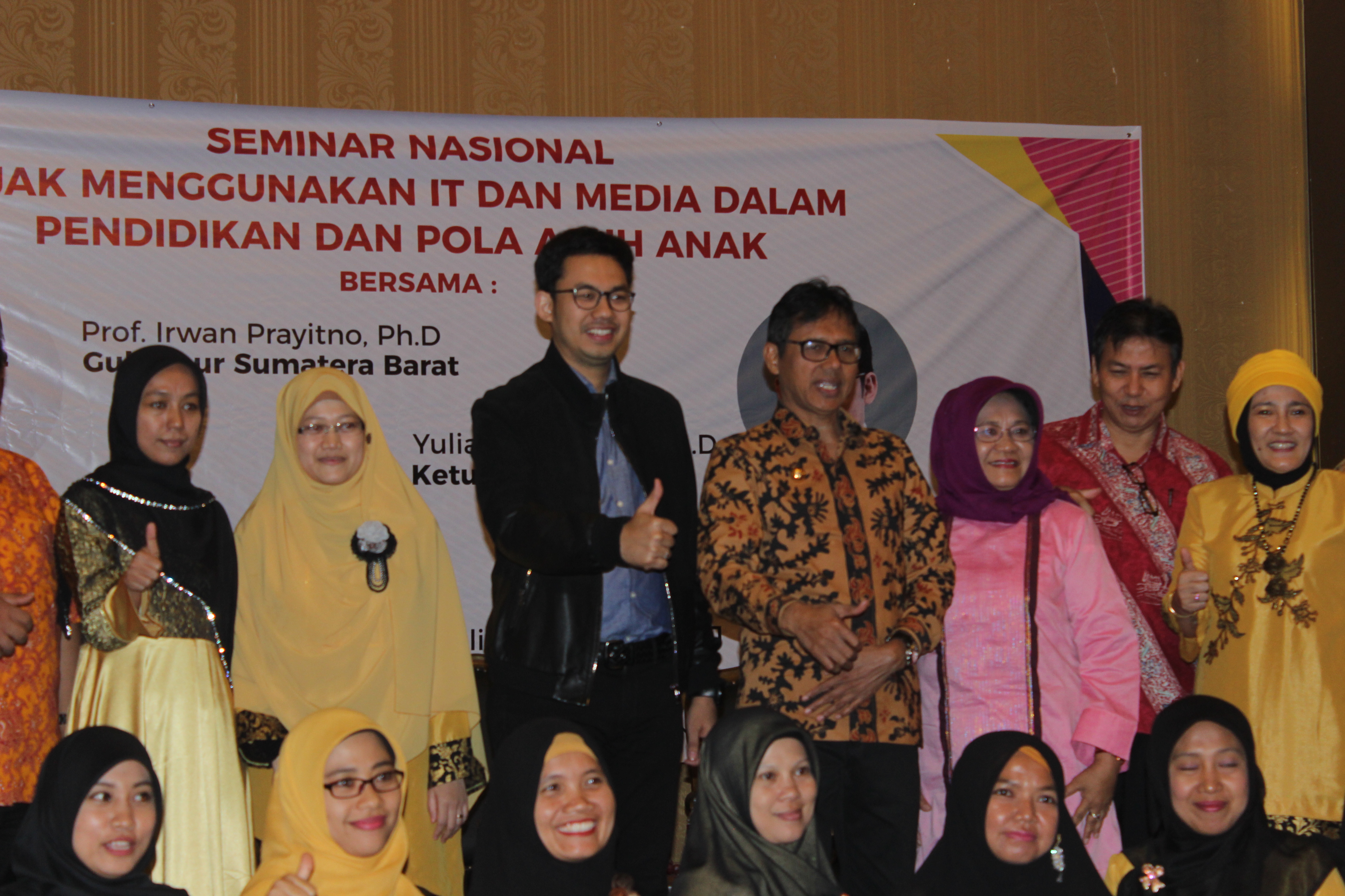 SEMINAR NASIONAL BIJAK MENGGUNAKAN IT DAN MEDIA DALAM PENDIDIKAN DAN POLA ASUH ANAK
