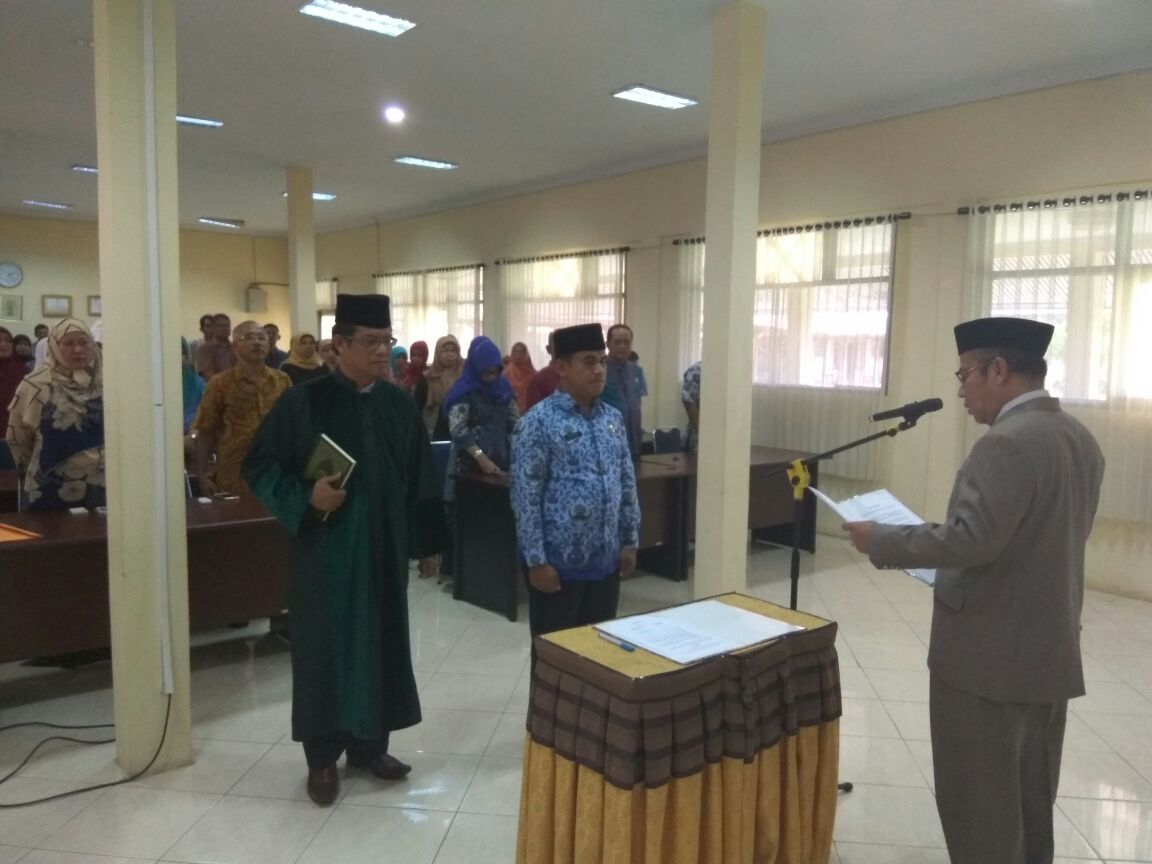 PELANTIKAN JABATAN PENGAWAS (ESSELON IV) DI LINGKUNGAN DINAS PERINDUSTRIAN DAN PERDAGANGAN PROVINSI SUMATERA BARAT DALAM RANGKA MENGISI KEKOSONGAN JABATAN