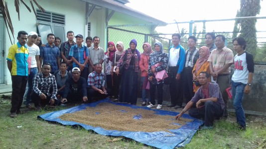 PELATIHAN PEMBUATAN PAKAN MANDIRI DI UPTD BBIS SICINCIN