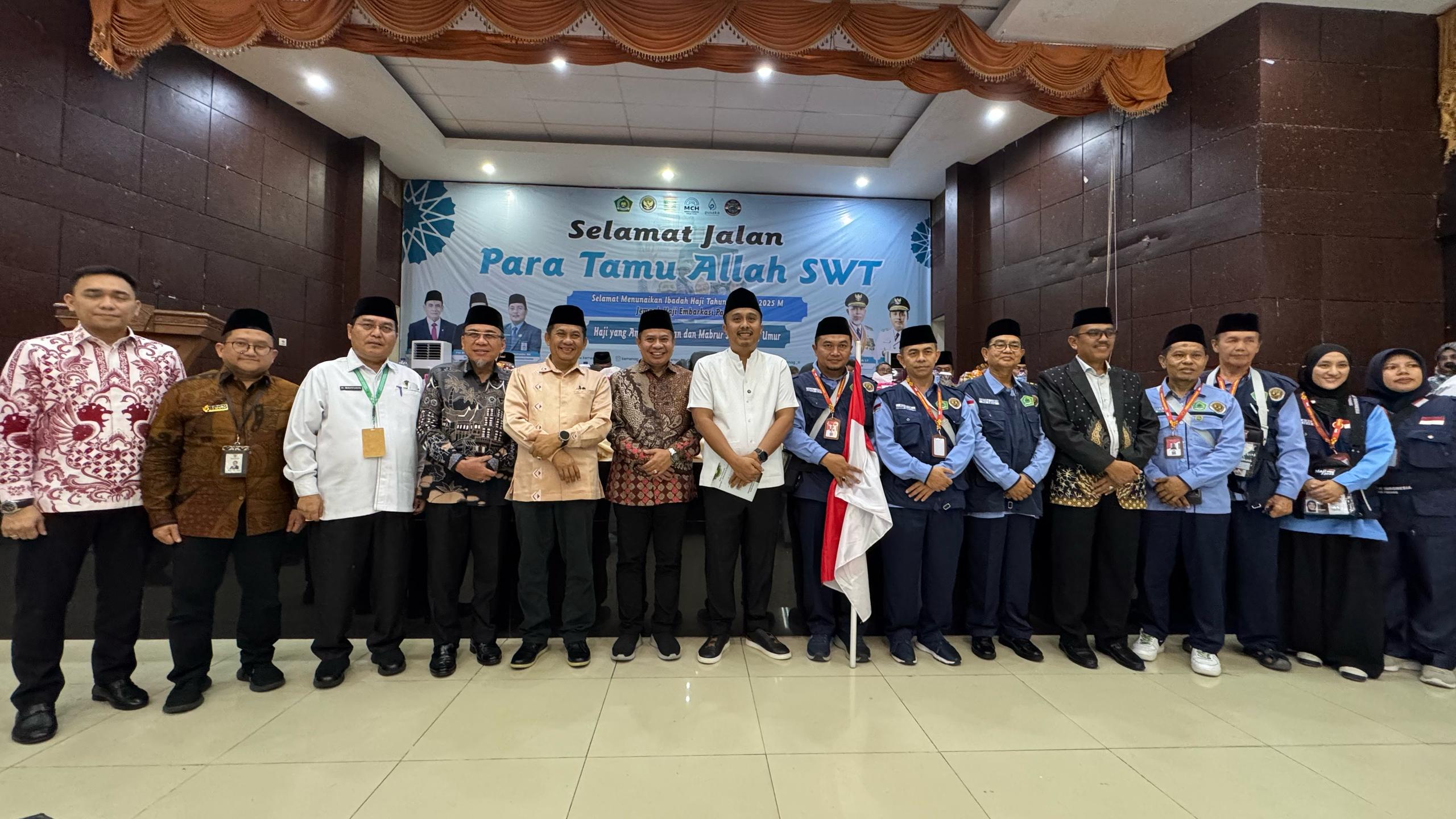 Wagub Sumbar Lepas Kloter Pertama Jemaah Haji Embarkasi Padang
