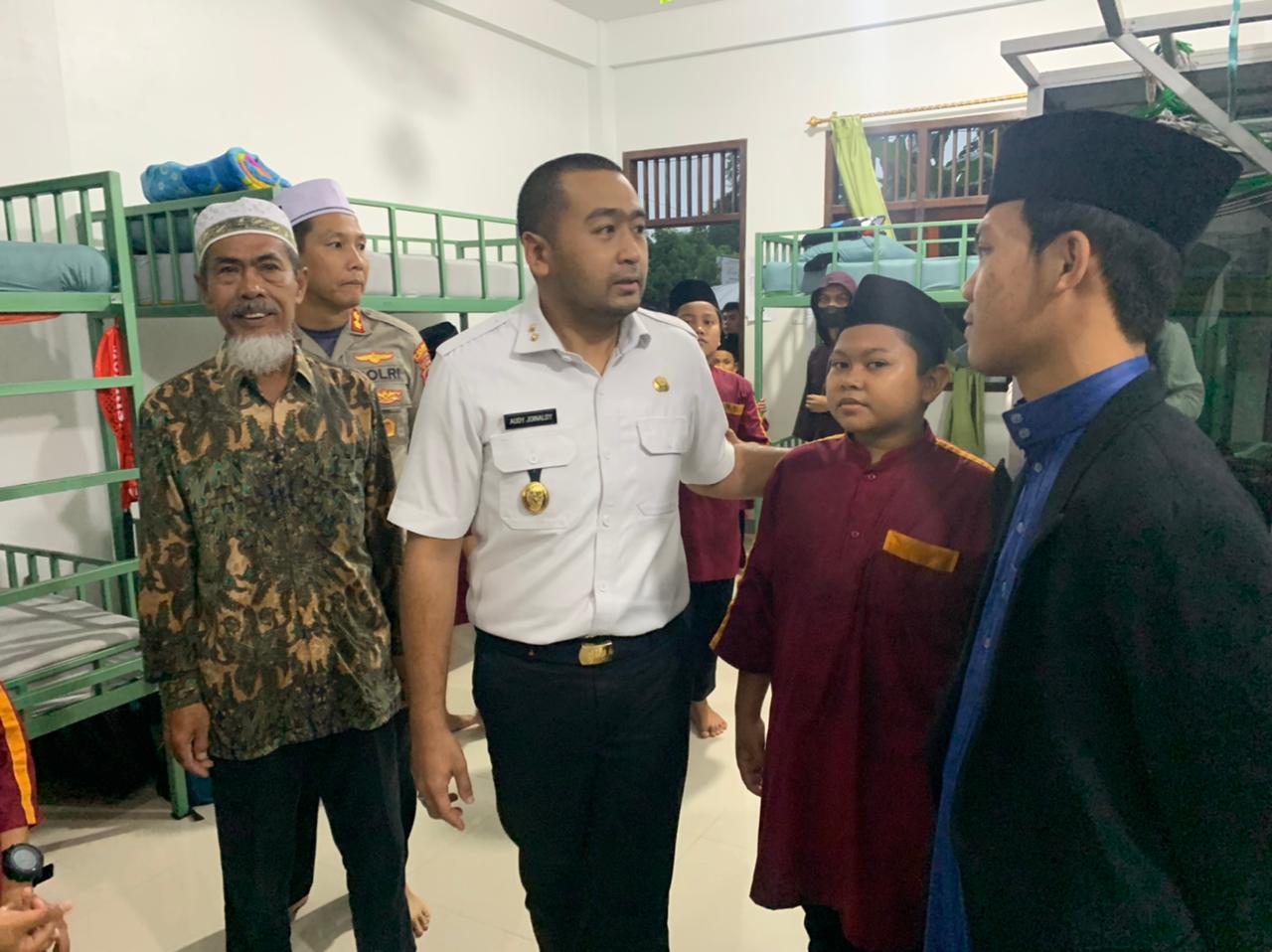 Tinjau Pelaksanaan Pendidikan Berbasis Syariah, Wagub Ajak Siswa Manfaatkan Teknologi untuk Belajar