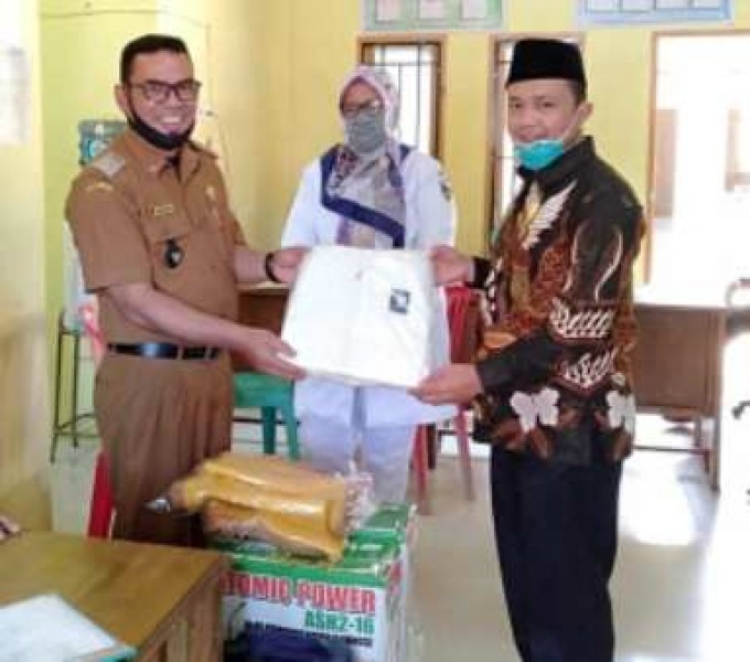 Muhayatul Distribusikan APD dan Disinfektan Hingga ke Pelosok Pessel