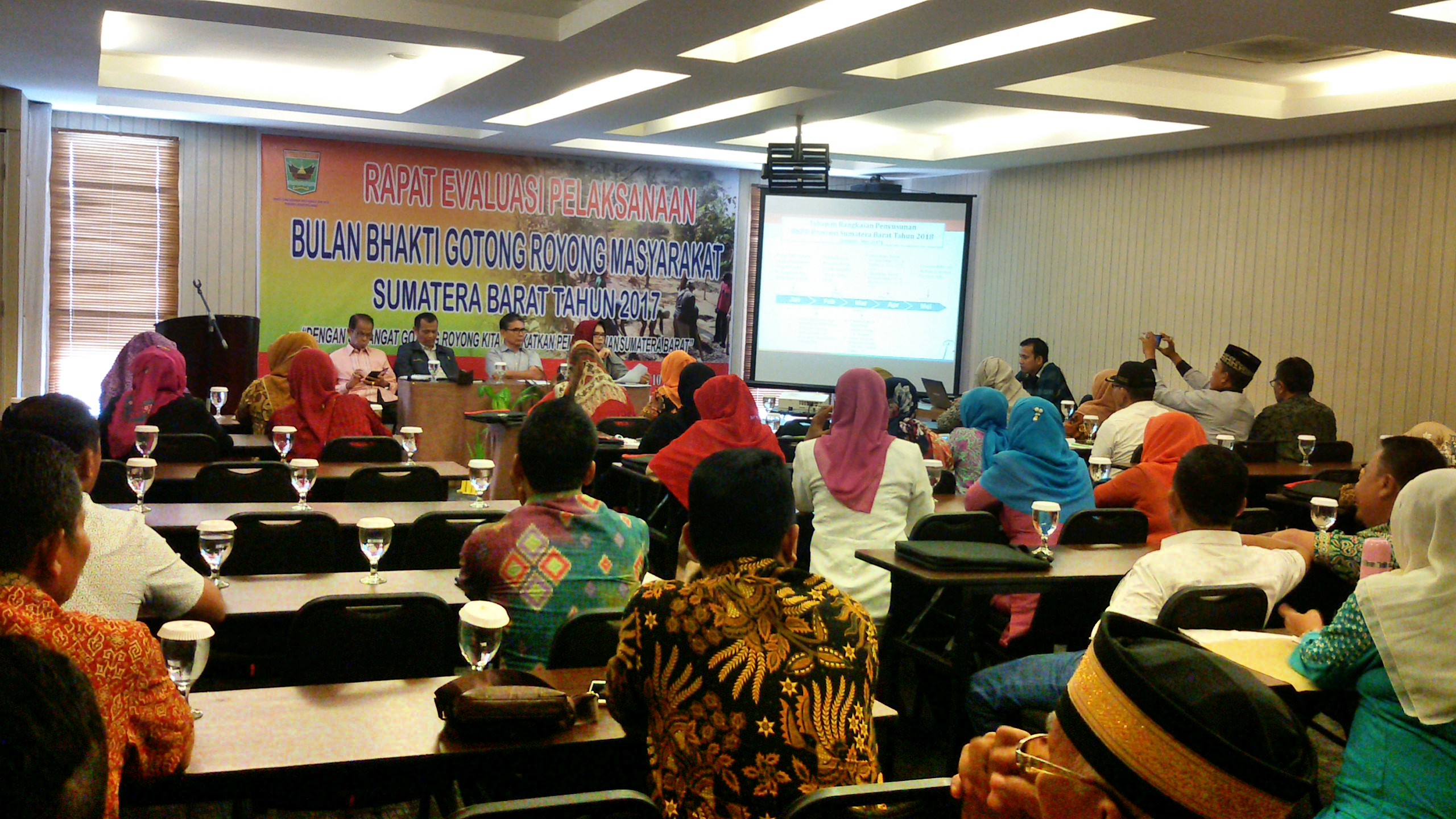 Rapat Evaluasi BBGRM se-Sumatera Barat