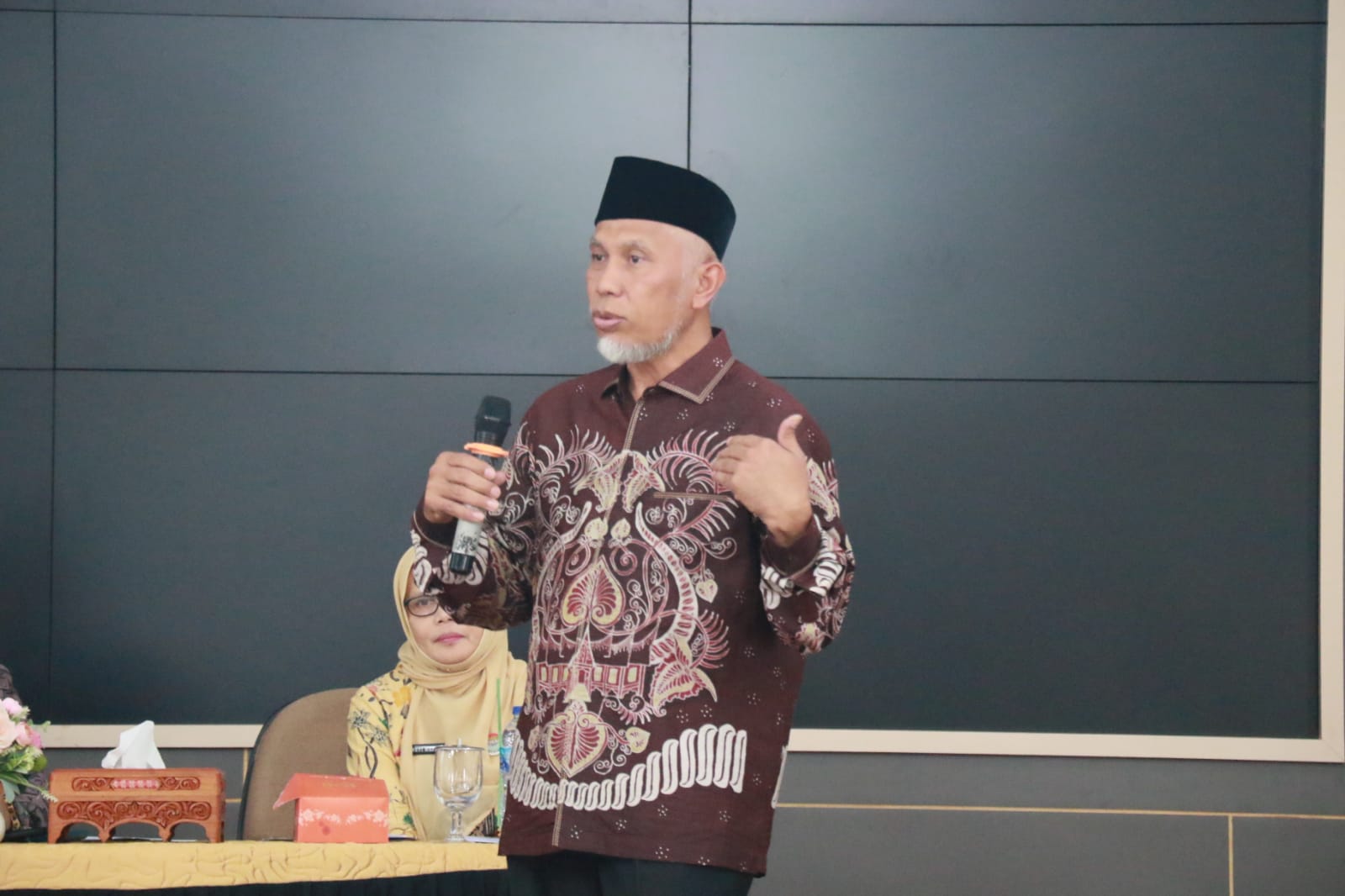 Gubernur Sumbar Bahas Empat Aspek Pengembangan Komoditi Gambir