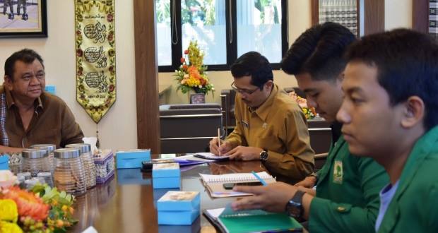 Ketua DPRD Sumbar Terima BEM KM UNAND