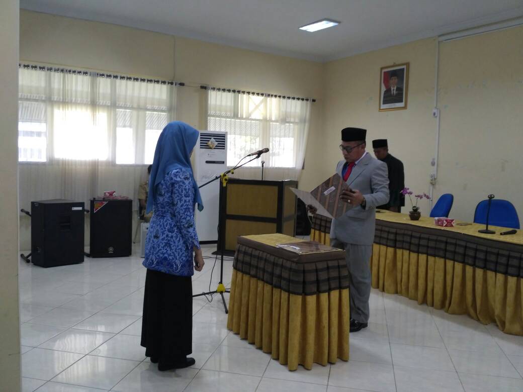 PELANTIKAN ESELON IV DI DINAS PERINDUSTRIAN DAN PERDAGANGAN PROVINSI SUMATERA BARAT