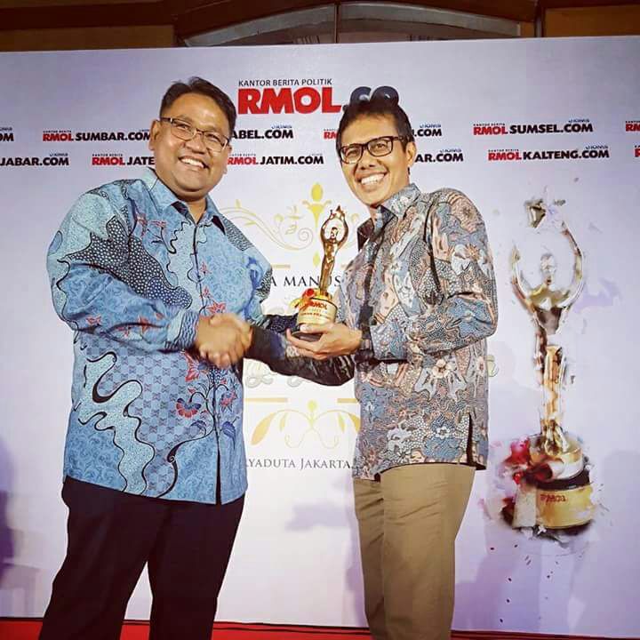 Gubernur Sumbar Raih Democracy Award