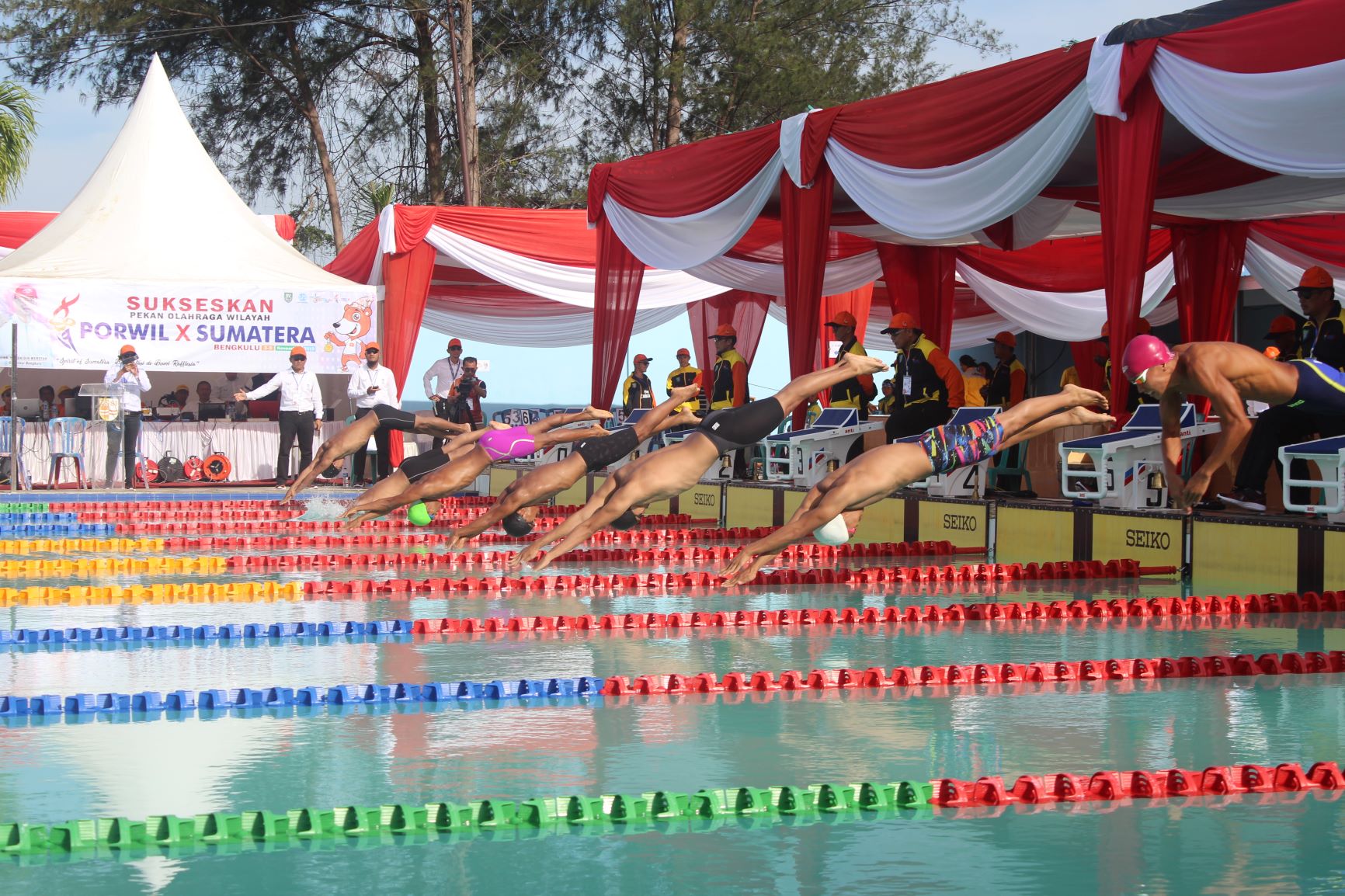 RENANG HARI PERTAMA SUMBANG 4 MEDALI BAGI KONTINGEN PORWIL X SUMBAR