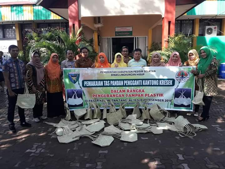 Tas Pandan Pengganti Kantong Kresek Pada Masyarakat