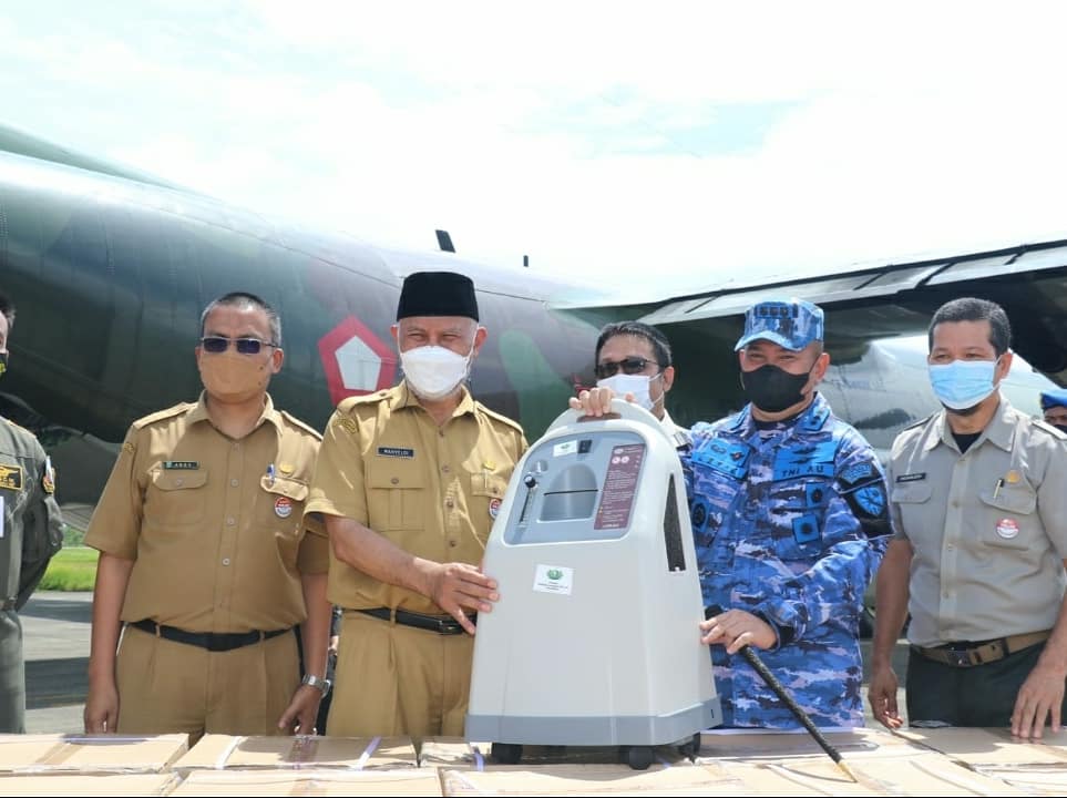 Hercules Antarkan Bantuan Panglima TNI untuk Penanganan Covid-19 di Sumbar