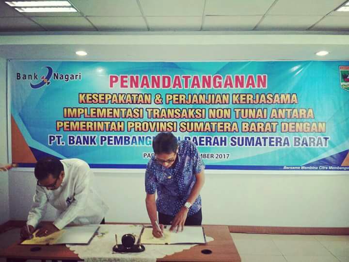 Gubernur Tandatangan Kerjasama Pemerintah Provinsi Sumbar dengan Bank Nagari