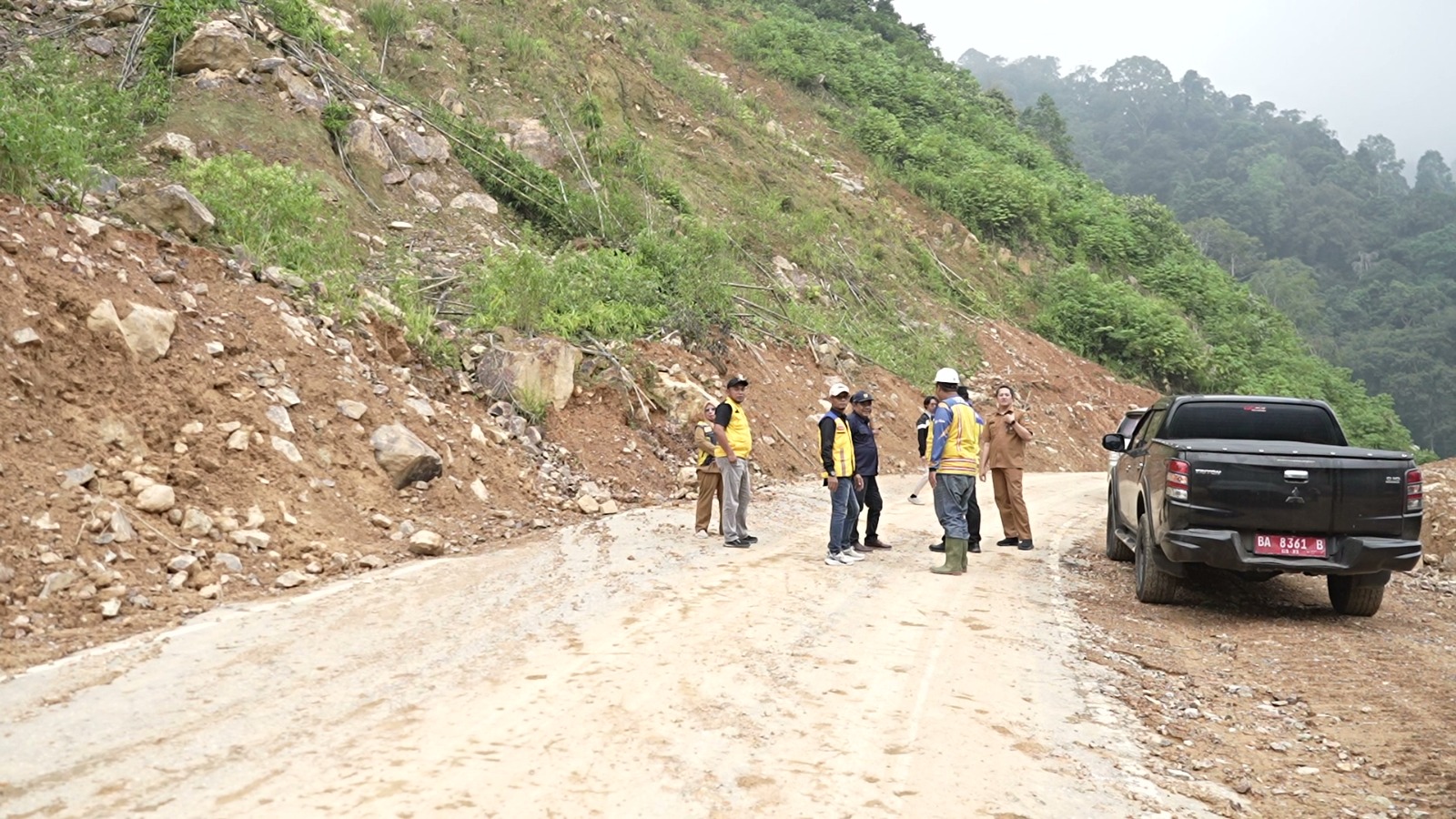 Upaya Maksimal Dinas BMCKTR, Perbaikan Jalan Pasar Baru – Alahan Panjang Tunjukkan Progres Positif