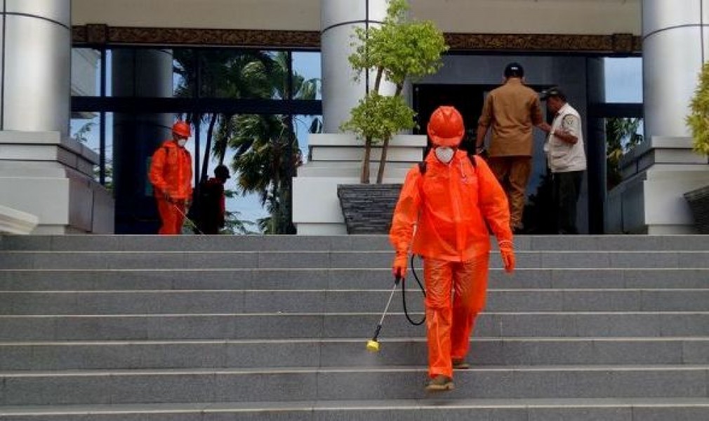 Cegah Penyebaran Covid-19, Gedung DPRD Kembali Disemprot Disinfektan