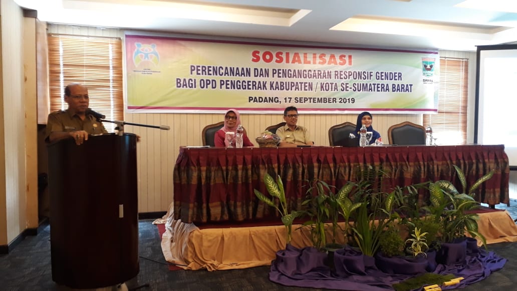 Dinas PPPA Prov. Sumbar bekerjasama dengan Kementerian PPPA mengelar acara Sosialisasi PPRG bagi OPD Penggerak Kab/Kota Prov. Sumbar 