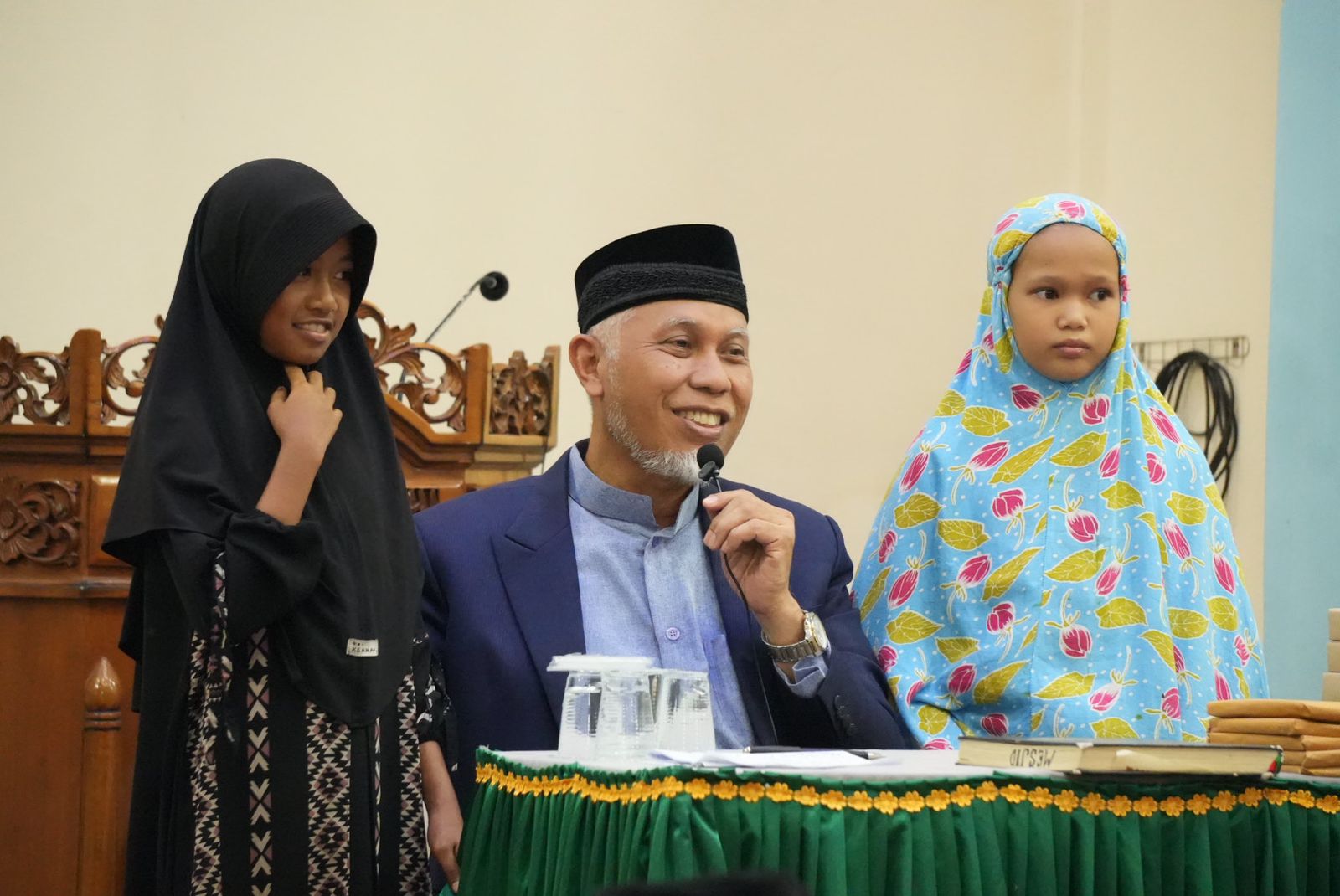 Bukan Sekadar Safari Ramadan Biasa, Ada Kejutan Tak Terduga dari Mahyeldi untuk Jamaah Cilik di Simpang Alahan Mati